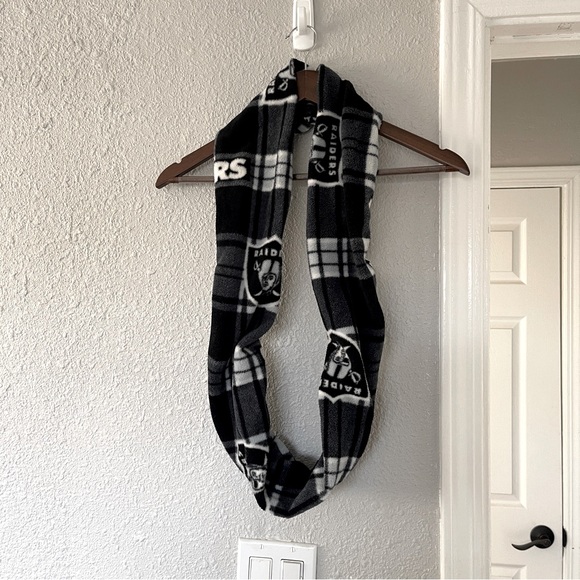 Black and Gray nfl Raiders Plaid  infinity fleece Scarf - Picture 1 of 3
